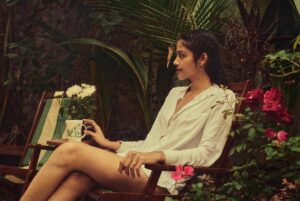 T J Bhanu Instagram - On a normal day when I woke up smelt the flowers , made coffee, did gardening and walked around @tarunchouhan_ph came to capture all of it
And while sharing them here after a month or 2 I was thinking 
Are we all becoming photos in our being? For apps, for validation and whatever the reasons…….

कभी कभी लगता है अपने होने में तस्वीर होते जा रहे हैं क्या हम सब ? मतलब किसी साधारण से दिन और दिनचर्या के कुछ लम्हों को कैमरे से दिखा, तस्वीर से प्रमाणित करना और यहाँ साझा करना 
अक्सर मुझे ऐसा सोचने पर मजबूर करता है। 

P.s. last photo is usual ME in courtyard… 

#2023 #india #bombay #Bandra #courtyard #mankiyatraen #yatra #tjbhanu #vaazhl #love #compassion #allheartallart #vaalgavalamudan #सितारों_को_आँखो_में_महफ़ूज़_रखना
