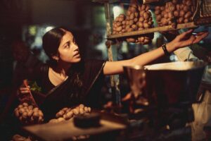 T J Bhanu Instagram - The beauty of random simple life. 
कितनी अजीब बात है ना बहुत से ख़यालों, मुखभावों और तस्वीरों की सोच में जो शामिल होते हैं अक्सर वो ही इस बात से अनभिज्ञ होते हैं

📸 by @tarunchouhan_ph shot a random day 

P.s. 5th picture is my personal favourite.

#december #2022 #india #bombay #Bandra #window #mankiyatraen #yatra #tjbhanu #vaazhl #love #compassion #allheartallart #vaalgavalamudan #सितारों_को_आँखो_में_महफ़ूज़_रखना