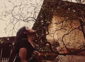 T J Bhanu Instagram - I always feel Displaced people belong to nowhere.
But sometime their heart smiles to be at some place and for me in Bombay Bandra is that place.. 9.5 years back I fell in love with Bandra on a rainy day when I was supposed to be at Bandra East but I reached West. 🙈
After that I used to take train from Borivali, even walk from Andheri to Bandra just to roam around, see the world of this place. And Now I can actually say there is no place around where I have not been here. I can even be guide for Bandra. 
It took great struggle and wait to have a home here
But that all feel worth it 
When I wake up and have my coffee at my courtyard…
Shot by @tarunchouhan_ph without even giving me time to put moisturiser 

#2022 #india #bombay #mankiyatraen #yatra #tjbhanu #vaazhl #love #compassion #allheartallart #vaalgavalamudan #सितारों_को_आँखो_में_महफ़ूज़_रखना