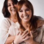 Tânia Ribas de Oliveira Instagram - A beleza vem de dentro, sempre. E por isso, somos mais bonitas e felizes quando cuidamos de nós. A minha Mãe é um exemplo perfeito disto. Tenho muitas memórias de infância da rotina de beleza dela e o mais engraçado é que depois de receber conselhos ao longo dos anos, hoje, sou eu quem partilha algumas dicas de beleza. Experimentámos juntas, um creme apropriado a cada uma das nossas peles. Shiseido Vital Perfection Uplifting and Firming Cream indicado para a minha pele e o creme aconselhado à da minha Mãe, o Vital Perfection Concentrated Supreme Cream. @shiseido #VitalPerfection #OPotencialNaoTemIdade #PotentialHasNoAge pub