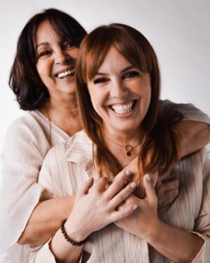 Tânia Ribas de Oliveira Instagram - A beleza vem de dentro, sempre. E por isso, somos mais bonitas e felizes quando cuidamos de nós. A minha Mãe é um exemplo perfeito disto. Tenho muitas memórias de infância da rotina de beleza dela e o mais engraçado é que depois de receber conselhos ao longo dos anos, hoje, sou eu quem partilha algumas dicas de beleza. 

Experimentámos juntas, um creme apropriado a cada uma das nossas peles. Shiseido Vital Perfection Uplifting and Firming Cream indicado para a minha pele e o creme aconselhado à da minha Mãe, o Vital Perfection Concentrated Supreme Cream. 

@shiseido #VitalPerfection #OPotencialNaoTemIdade #PotentialHasNoAge pub