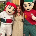 Tânia Ribas de Oliveira Instagram - Bom fim-de-semana, da Tânia e dos nossos convidados especiais de hoje - os @superquinas! 🤩 A Bia e o João são as Mascotes Oficiais da Federação Portuguesa de Futebol ⚽️