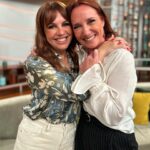 Tânia Ribas de Oliveira Instagram - Sabia que a Sofia Nicholson trabalhou como hospedeira de bordo e era colega da mãe da Tânia? 😮 Hoje, viajámos desde a sua infância até ao presente, através das fotografias da sua vida! 😍📸 Se for ver a peça “Terror e Miséria no Terceiro Reich”, que está em cena no Teatro Armando Cortez até dia 13 de abril, pode confirmar que a representação está nos genes da querida Sofia 😉🎭