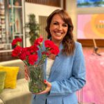 Tânia Ribas de Oliveira Instagram - Junte-se a nós para celebrar o 25 de abril! ❤️