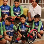 Tânia Ribas de Oliveira Instagram - Hoje, a Tânia ganhou mais duas filhas 😁 São as queridas Alice e Lara, que fazem parte da Escola de Ciclismo EcoSprint, das Caldas da Rainha 👏🚴‍♀️ Estes jovens atletas, homenagearam o seu treinador Zé Pedro Fernandes, que os ajuda e motiva diariamente 🥰 Zé Pedro é apaixonado por esta modalidade desde sempre, mas teve um acidente que o impediu de continuar na alta competição. No entanto, não desistiu do Ciclismo e, em 2009, criou esta Escola 🤩🙌
