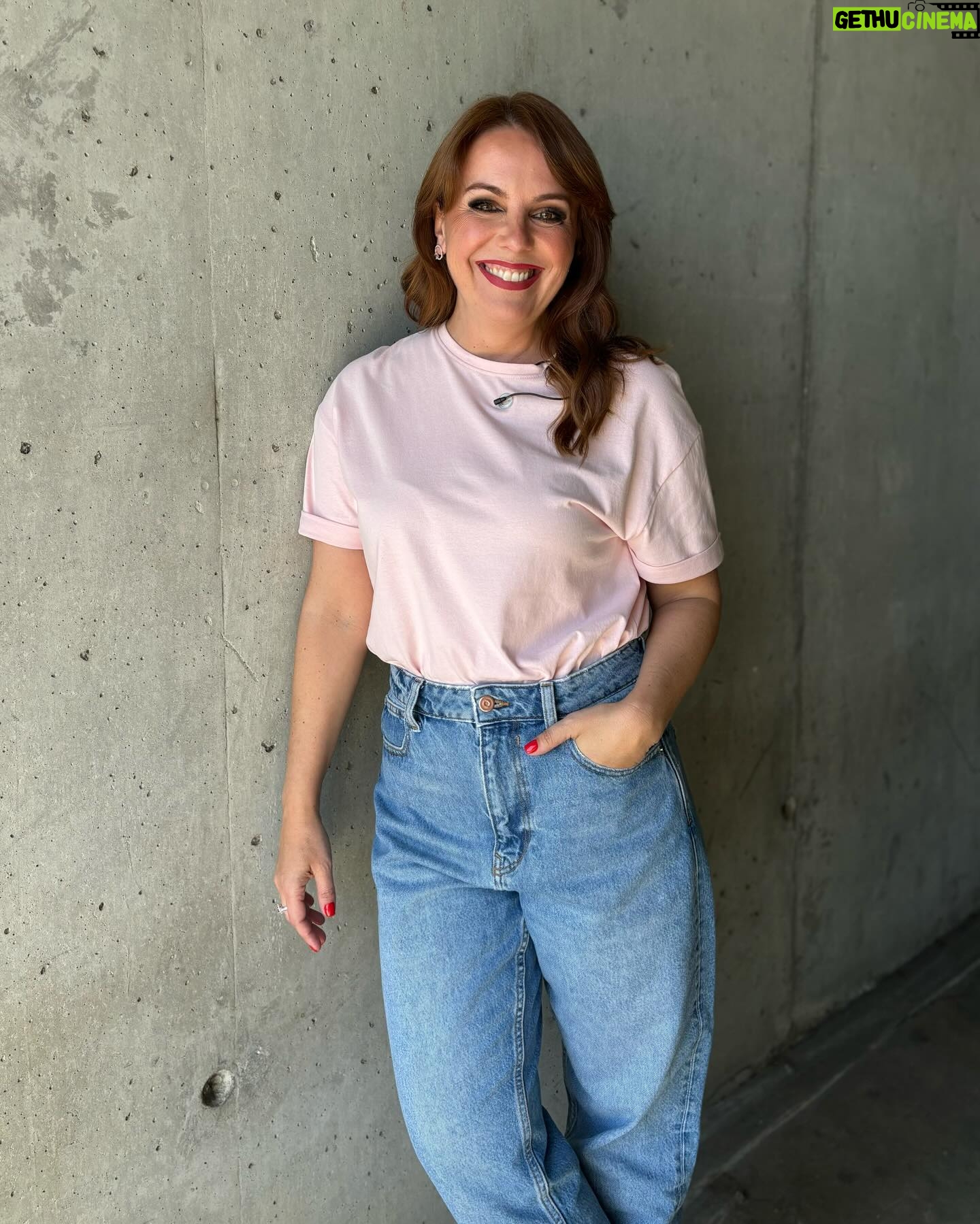 Tânia Ribas de Oliveira Instagram - Amanhã não temos programa e a Tânia já está pronta para apanhar sol 😎☀️