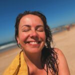 Tânia Ribas de Oliveira Instagram - Primeiro mergulho no mar do ano 🩵
