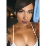 Tóth Gabriella Instagram - Az empátia különös és hatalmas dolog. Nincs kész forgatókönyv rá. Nincs helyes és helytelen módszer. Egyszerűen figyelni kell, kitölteni a teret, visszafogni az ítélkezést, érzelmileg kapcsolódni a másikhoz, és átadni a csodálatos gyógyító erejű üzenetet: nem vagy egyedül. #BrenéBrown