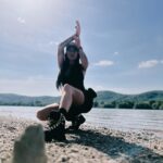 Tóth Gabriella Instagram - Ha nem találom a megoldást, elnézek a távolba veled! Ott körvonalazódik a valóság☀️✨🌿