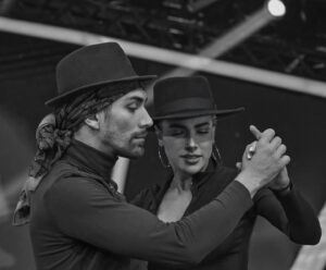 Tóth Gabriella Instagram - “Ezt a legényt még akkor megszerettem. Mikor véle legelőször beszéltem. Megtetszett a gyönyörű szép szaváért, Homlokára göndörödő hajáért.”🫳🏻❤️✨🙌