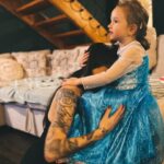 Tóth Gabriella Instagram – Az, hogy túlélem az elmúlt évek és időszakok mérhetetlen súlyát, nehézségeit, annak az én gyönyörű kislányom az oka❤️ 
Édes Hannarózám! 
Ha te nem lennél… ❤️lehet , hogy én sem lennék már! 
Köszönöm, hogy szeretsz! Köszönöm, hogy úgy szeretsz, ahogy vagyok! 
Minden hibámmal együtt✨❤️ 
Semmi sem győzhet le , mert vagy nekem❤️ 

(A fotók és a bejegyzés felhasználása nem engedélyezett)