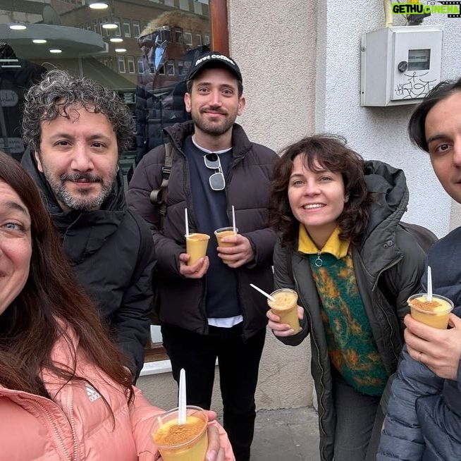 Tülin Özen Instagram - Yaptık yolculuklar.. Canavar🎈🥰😘 @gulcinkultur @hakanemreunal @tunclarinenguzeli @minegulerr @melikhaydar @eliifozge @emredonmaz @nazongen @sevvaloztay @mislinakurtuldu @eyupcelk @umutrisvanli @ahmetkahvecioglu_
