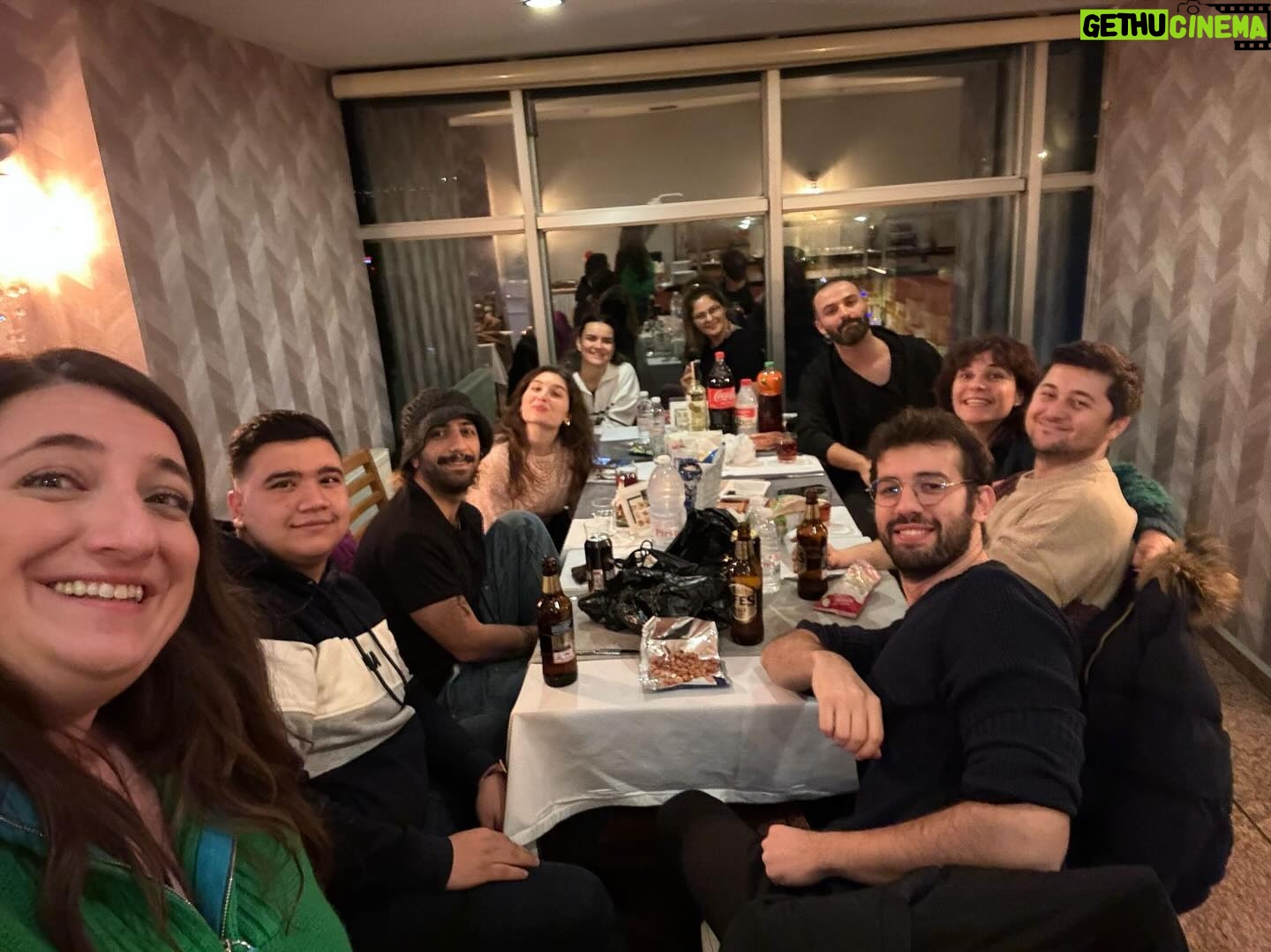 Tülin Özen Instagram - Yaptık yolculuklar.. Canavar🎈🥰😘 @gulcinkultur @hakanemreunal @tunclarinenguzeli @minegulerr @melikhaydar @eliifozge @emredonmaz @nazongen @sevvaloztay @mislinakurtuldu @eyupcelk @umutrisvanli @ahmetkahvecioglu_