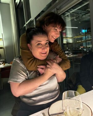 Tülin Özen Instagram - Hediyeler🥳🥳🫠♥️♥️ @gulcinkultur @tunclarinenguzeli @tansubiceratolye @tas_yasemin @bilgesuakin @saimguveloglu @sezeraricay @zeyneppcotelioglu @derya.schahan @defnekoldas @atgns @alialiketrisali @fsevdi ♥️