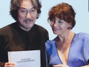 Tülin Özen Instagram - @filmfestivali ödül gecesinden @se.nacar @diloiloi @ogulcanarmanuslu @ezgibaltas @elitiscan @doga.karakas #KōjiYakusho @keremik ve tüm festival ekibi❤️❤️❤️