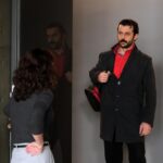 Tülin Özen Instagram - Kara 5. Bölüm 💕KAPIDAKİLER/ KOLTUKTAKİLER💕 @ilkerkaleli @furkankalabalik @demircankacell hepinize surat ediyormuşum gibi gibi fotolarda (gerçi bakınca ‘siz de haketmişsiniz belli ki’ diyorum😏), oysa kapıda gördükçe içim🦋🦃🦚🦖🐒🍄🪸 böyle böyle oldu, oluyor, olacak…
