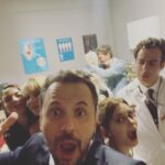 Tülin Yazkan Instagram - Veda. Biraz yazacağım izninizle.. Düşük çözünürlüklü ilk fotoğraf setin ilk günlerinden.. :) Setim bitmiş; anlatmaktan gurur duyduğum bir hikayenin içindeyim, içime sinen sahneler çekmiş, huzurla evime gidiyorum. Bu güzel hissim her daim devam etti. Kadının gücünü, her ne olursa olsun her daim bir arada olan aileyi ve daha pek çok güzel şeyi anlatmaya çalıştığımız bu işin içinde olmaktan sonuna kadar gurur duydum. Bu güçlü hikayeyi yazan kıymetli senaristlerimiz @sedacalisir @toprak_karaoglu @halilersan3 a yönetmenlerimiz @yusufpirhasan #volkankeskin ve @elifeakarsu ya, yapımcımız @asenabulbuloglu na, tüm oyuncu arkadaşlarıma, teknik ekibimize, sanat, makyaj, kostüm ekiplerimize, uykumuz gelince kahve yapan Mehmet abiye.. Herkese, herkese çok teşekkür ederim. Ve siz yanımızda olduğunuzu hissettiren seyircimiz, iyi ki siz! İyi ki biz! Yeni hikayeler anlatana kadar şimdilik hoşçakalın. Sevgiler! 🤍 @evlilikhkhersey @mfyapimtv @foxturkiye