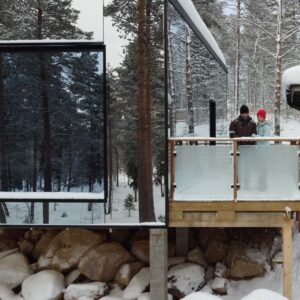 Tülin Yazkan Instagram - Our home for a few days, aurora, sun, snowy owl, lynx, Gustav kitchen, a free deer! 🦌 ❄️