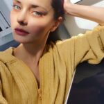 Tülin Yazkan Instagram - sahnemi hep böyle beklerim. 🌞