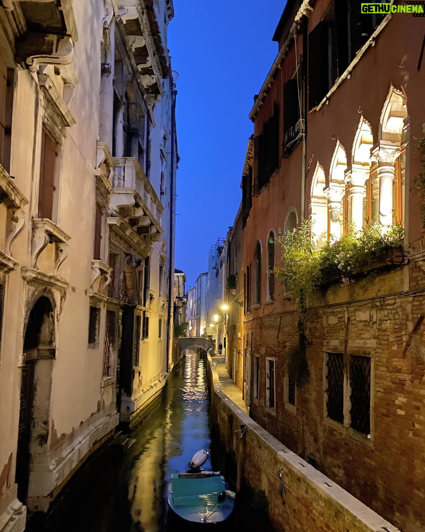 Tülin Yazkan Instagram - Venice 24’ Less people, more happiness🐣