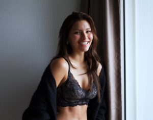 Tabitha Nauser Instagram - I’ve talked before about my relationship with my ever-changing body. As the years pass, I focus less on aesthetics and appreciate more how my body functions for me. Wherever you are in your body journey, I’m sure you’ll find something in the Triumph Festive Favourites that’s perfect for you! 
I’m wearing the new Natural Elegance Sleek that features a feminine full-lace non-wired bra with a deep V neckline that is smooth under clothes. It makes me feel supported and confident, and most importantly, sets me up in the best way possible to do the things that matter to me the most 🫶🏼

#ItsPersonal #TriumphLingerieAsia
@TriumphLingerie