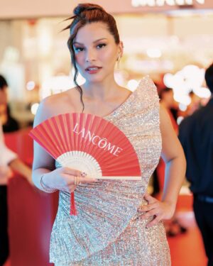Tabitha Nauser Instagram - So honoured to be a part of the CNY festivities and ringing in the year of the dragon with @lancomeofficial here in Malaysia 🧧🐉🏮 Face freshly baked with the latest L’Absolu Rouge Intimatte Liquid Lip and the always reliable Teint Idôle Ultrawear Foundation in #345N.