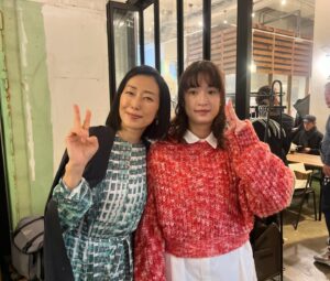 Tae Kimura Instagram - 。
ドラマの撮影現場。
写真でも
麦ちゃんは
役のキャラクターのまま！

#門脇麦　さん
#厨房のありす
#今晩

お芝居が
素敵な方と
ご一緒するのは

いつでも
嬉しいんだなぁ🌸