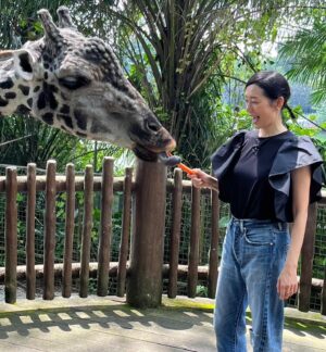 Tae Kimura Instagram - キリンの
すさまじい

鼻息！

顔が
砂まみれ、、、

はい、
ひどい顔ですが

今日の
面白さんです。

みんなが
少しでも
笑ってたら
嬉しいなぁ。