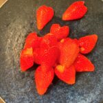 Tae Kimura Instagram - 。 いちごを 花びらみたいに してみました。 桜の咲きほこる 春が 待ち遠しいな。