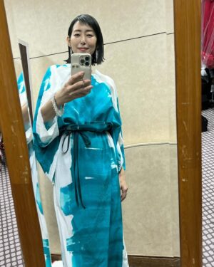 Tae Kimura Instagram - 。
映画、初日舞台挨拶。

主演の
佐々木蔵之介さんから

彼のご実家のお酒を
初日祝いに
いただきました。

#映画
#マイホームヒーロー
#divka
#la_chiave_jewelry
#dressunreve

素敵すぎて
飲むのが
もったいないなぁ。