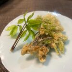 Tae Kimura Instagram - 。 山形からの山菜で 天ぷら。 #うちごはん しかも 揚げてもらって 食べるだけって 最高。 こしあぶら、 こごみ、そして やっぱりたけのこ。 お母さんは 偉大だなぁ。 全ての母たちに 感謝です🌼