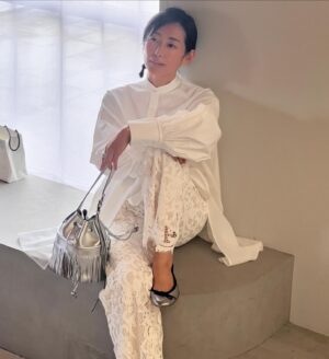 Tae Kimura Instagram - 。
今日の
東京は雨で
寒かったなぁ。

でも
気分は少しずつ

暖かな春に
向かってます。

#大人のおしゃれ手帖 
#magazine 
#発売中

みなさんのところは
どんな天気かな。

心温まる時間を
過ごしてたらいいな🌸