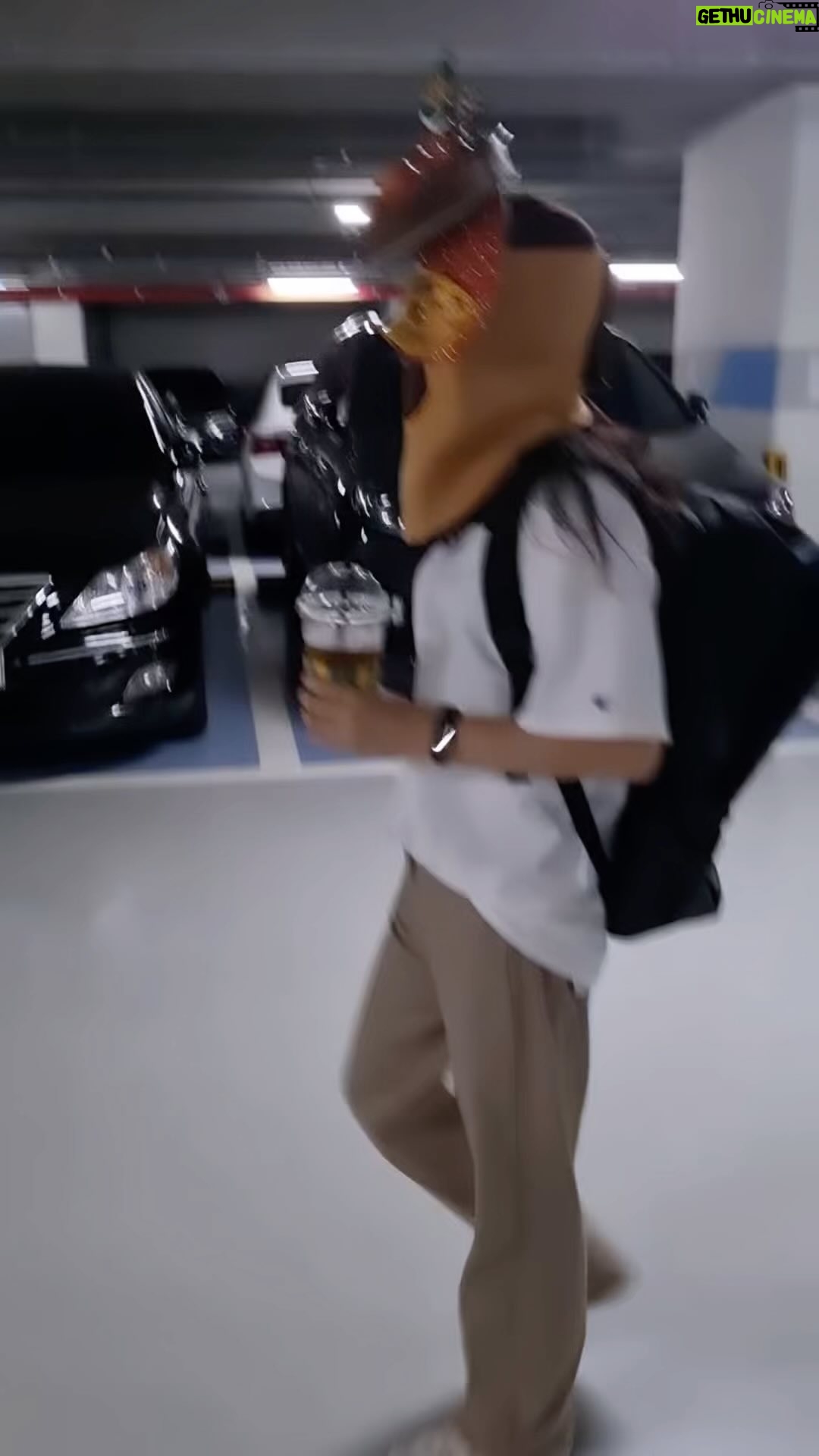 Taemi - 1.8K Likes - 후련한 #복면가왕 퇴근길 🙂
위에 달린 찜닭 🍗 주고 싶네요ㅋㅋ