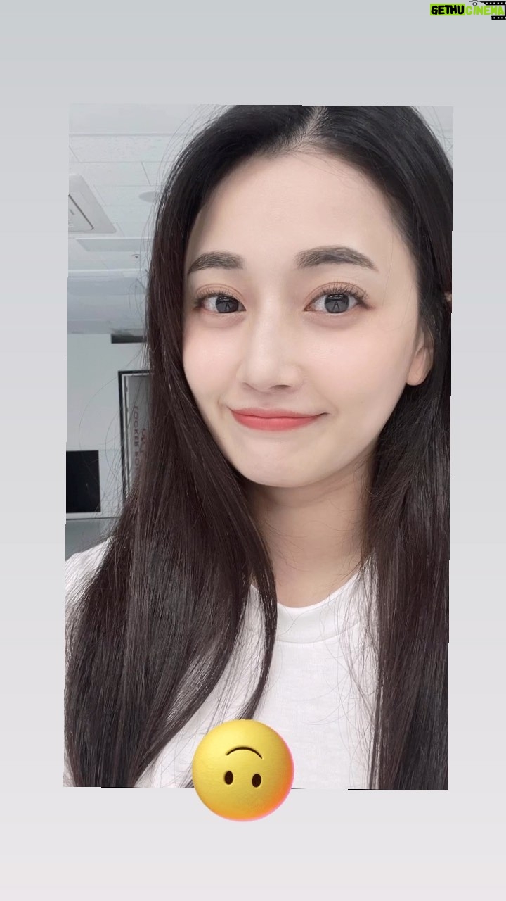 Taemi - 1.4K Likes - 잘 지내죠?? 저는 😵💫🙂
