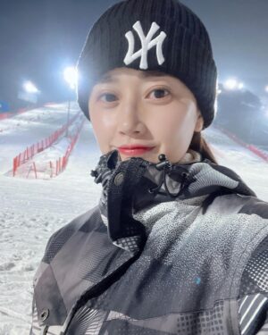 Taemi Instagram - 오래만에 보드탐~~다리가 후덜덜🥲
설날 끝😌