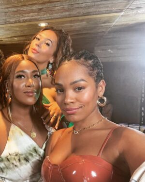 Tahirah Sharif Instagram - “No new friends” is such a dumb statement.
•
I met these amazing girlies whilst filming #atowncalledmalice early last year and I genuinely love them so much 💞
•
@ronke.olaibi
@elizabutterworth
•
#newfriends
#appreciationpost
#hotgirls
#womensupportingwomen
#gorgeous