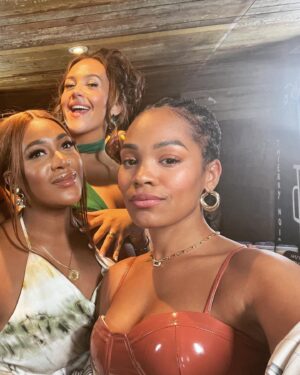 Tahirah Sharif Instagram - “No new friends” is such a dumb statement.
•
I met these amazing girlies whilst filming #atowncalledmalice early last year and I genuinely love them so much 💞
•
@ronke.olaibi
@elizabutterworth
•
#newfriends
#appreciationpost
#hotgirls
#womensupportingwomen
#gorgeous
