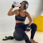 Taila Santos Instagram - Os sonhos são como bússola, indicando os caminhos que seguiremos e as metas que queremos alcançar. 𝔸𝕦𝕘𝕦𝕤𝕥𝕠 𝕔𝕦𝕣𝕪 #Disciplina #teamtailasantos🇧🇷 #treining