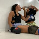 Taila Santos Instagram - “CADA DIA QUE VOCÊ NÃO DESISTE É UM DIA QUE VOCÊ VENCE! “ ———————🏆——————- Quando o sol brilhar nós brilharemos juntas!@glorinha_model minha melhor versão ❤️ @pedro_disciplina33 🖤 #treino #foco #pflmma #pfl #mma #luta #mentalidade #treining #amor