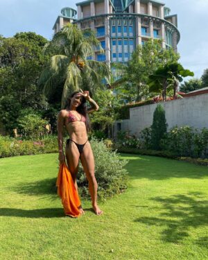 Taila Santos Instagram - Abençoada de mais para reclamar.
 life is brief I can’t stop✨

————🇸🇬
#singarupa #ufc #ufcbrasil 
#mma #vibe #realizacao
#famyli #treining #foco
#champion #abundancia