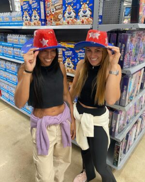 Taila Santos Instagram - “𝙊 𝙦𝙪𝙚 𝙨𝙚 𝙡𝙚𝙫𝙖 𝙙𝙖 𝙫𝙞𝙙𝙖 é 𝙖 𝙫𝙞𝙙𝙖 𝙦𝙪𝙚 𝙨𝙚 𝙡𝙚𝙫𝙖.”
 
@_alinedavid A primeira vista, só queria te encher de p@r@d@! Mas depois você se tornou especial.🦊
Muito feliz por termos vivenciado essa experiência 
Juntas! 
Parceria de milhões🦊❤️
#PELEGA #PFL