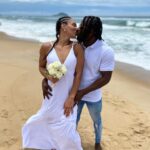 Taila Santos Instagram – “𝘖 𝘦𝘴𝘴𝘦𝘯𝘤𝘪𝘢𝘭 é 𝘪𝘯𝘷𝘪𝘴í𝘷𝘦𝘭 𝘢𝘰𝘴 𝘰𝘭𝘩𝘰𝘴” 
𝐸 𝘩𝘰𝘫𝘦 𝘢𝘴 𝘱𝘰𝘳𝘵𝘢𝘴 𝘥𝘰 𝘶𝘯𝘪𝘷𝘦𝘳𝘴𝘰 𝘴𝘦 𝘢𝘣𝘳𝘦𝘮 𝘱𝘢𝘳𝘢 𝘯ó𝘴.
 —————-✨—————
Que nossa vida seja um canteiro de oportunidades.
O maior de todos os sonhos é ser feliz,
e ser feliz não é ser perfeito,
Mas usar nossas lágrimas para irrigar a tolerância,
usar nossas falhas para corrigir as rotas, 
Usar a garra para correr atrás dos projetos.
 E quando errar o caminho, não desista.
Dê sempre uma nova chance a si e aos outros.

SER FELIZ É APLAUDIR A VIDA MESMO DIANTE DAS VAIS. 
——————————✨
@jonelisesoares 
@adonirandosantos 
@paulojoalheirofloripa 
@studionanabraids