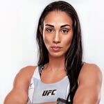 Taila Santos Instagram – 𝐓𝐀𝐈𝐋𝐀: “𝘈𝘲𝘶𝘦𝘭𝘢 𝘲𝘶𝘦 𝘱𝘳𝘰𝘵𝘦𝘨𝘦,”
 “𝘈𝘲𝘶𝘦𝘭𝘢 𝘲𝘶𝘦 𝘦𝘴𝘵á 𝘱𝘳𝘰𝘵𝘦𝘨𝘪𝘥𝘢.”
 _________✨__________