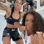 Taila Santos Instagram - Mais braba que eu, só a @glorinha.2017! Vai encarar?😡 @ufc_brasil @combate #teamtailasantos🇧🇷 #mma #ufcbrasil #ufc #treining #brabas