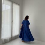 Takako Tokiwa Instagram - 昨日の撮影 自然光の光がやさしくきれい 私服の青が映える。 初夏。 ことしは梅雨…あるかしら。 ヘアメイクの赤松さんはいつも、ひびのこづえさんデザインのSuzu タオルで珠洲を応援してくれている。 昨日は2人でSUZU タオル♫ 珠洲で、ひびのこづえさんのダンス公演を観にいったときに、一緒に買ったSUZUタオル。 このタオルは令和6年1月1日に発生した「令和6年能登半島地震」を受け、経費を除いた利益の全額を被災地に寄付されます。また一部は、ひびのこづえさんのダンスパフォーマンスの資金としても使われます。