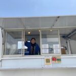 Takako Tokiwa Instagram - NHK「あさイチ」 能登半島地震から3ヶ月。 特集をしてくださいました。 短縮版で短くなってしまったけれど、しっかりと今を伝えてくださることが嬉しかった。 あさイチのスタッフの皆様…本当にありがとうございます😭💦 発災後、すぐに呼んでくださったNHK名古屋の番組でご一緒した危機管理アドバイザーの国崎信江さん。専門家としてお話しされるときは頼もしい先生なのに…一緒に写真を撮っていただいた時のチャーミングさといったら😍✨素敵すぎます（笑） そして…この先も…被災地を宜しくお願い致します。 番組終わりで…歩いてNHKの横にある国立代々木競技場第二体育館へ。輪島・ラトリエドゥノトの池端シェフ率いるチーム輪島の皆さんが出展している「能登マルシェ」へ。 ん？？？ 気づいたらカレー担当になってました（笑） ま、でも、輪島での炊き出しで人気メニューだった鯖カレーを担当させてもらえたのは光栄でして…たくさんの方々に食べていただけたし…良かったよかった。 あ！あと、七面鳥のラーメンが！！ビックリするほど美味しかったぁぁぁ😍✨ラーメン好きさんは絶対に！！ 普段ラーメンを食べない方も、これは是非っ！！ 楽しい一日をありがとうございました♫ 明日も素敵なマルシェになりますように✨ @nhk_asaichi #能登マルシェ @toshiya.ikehata @latelie_de_nono
