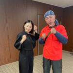 Takako Tokiwa Instagram - 番外編 今年の2月、大分県佐伯市に行かせて頂いた折、以前トークショーでMCをやってくださったご縁もあり、「志縁や」の柴田さんが控室まで挨拶に来てくださった。 「今から軽トラで能登に行ってきます！」と。 大分県から能登まで軽トラでっ⁈ 被災地では軽トラが活躍するから、自由に使ってもらえるようにと、ご自身の軽トラを乗って行き、必要な人に置いてくると。 後日、柴田さんが見て感じた被災地の状況を報告してくださる中で…「輪島も珠洲も、『まれ』をとっても大切に思ってくれている。だから、まれのメンバーには是非いつか応援しに来て欲しい！！もし炊き出しなどやる場合は、地元ボランティアの方々と連携して、しっかりサポートするので言ってください！」と。 発災後ずっと考えていたことだったので、すぐに柴田さんに連絡させてもらい…段取りをしてもらうことにした。 『まれ』の時のスタッフにも相談したところ、あっという間に人数が集まったけれど、あまり大人数ではご迷惑になるので、今回は最小人数で行くことにした。 輪島も、珠洲も、全てに連絡を取ってくださり、安全に、ご迷惑をおかけしないよう、楽しんでもらえるよう、様々考えてくださったおかげで、私たちチームまれは、皆さんにお会いすることができました。 柴田さん！本当にありがとうございました！！ また次回からも、どうか、宜しくお願い致します✨ そして、朝ドラ『まれ』で出会った私たち。 チームまれ。 急だったのにも関わらず、ありがとうございました😭✨ 1人では勇気なく諦めていたかもしれません。 皆さんが行く！と言ってくださったこと、本当に感謝です。 また…能登でお会いしましょう✨ @shienya841 #写真 #1枚目は輪島の炊き出し終わり #柴田さんと #2枚目は2月に佐伯市で #柴田さんと #3枚目は去っていく柴田さん #4枚目 #まれケーキ #5枚目から7枚目は #まれケーキのお掃除 #8枚目は全行程が終わり金沢駅で #3日間ずっと一緒だったから #別れ際はちょっと寂しかった #でもまた行こうね💕 #能登をあきらめない