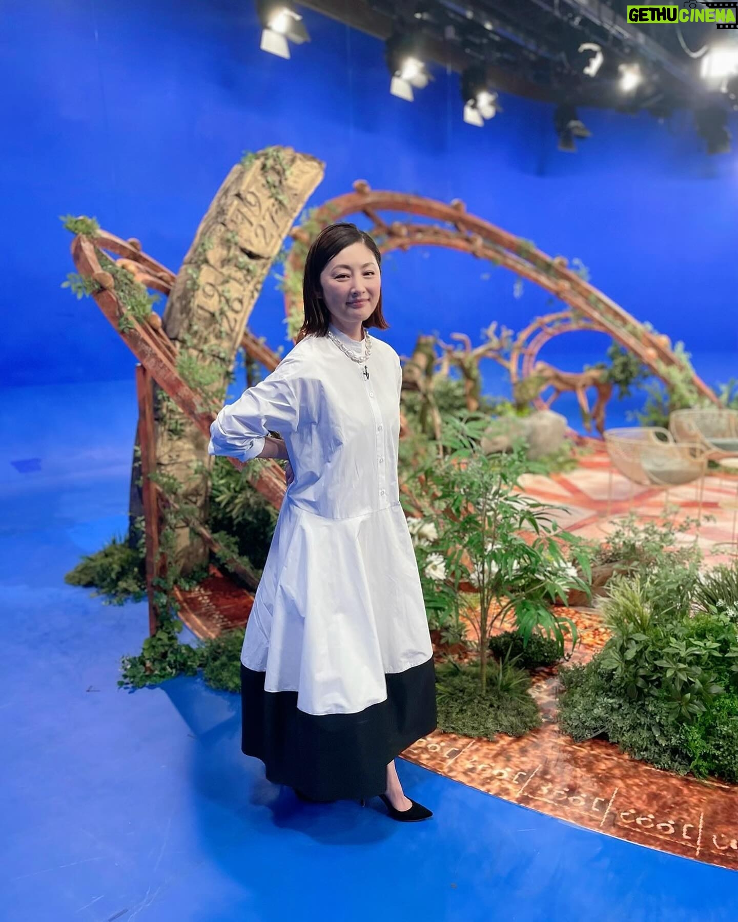 Takako Tokiwa Instagram - 本日 4月12日 22:30〜23:58 NHK「時をかけるテレビ」 〜今こそ見たい!この1本〜 放送当時、NHKに感動の声が殺到したというドキュメンタリー「のぞみ5歳〜手さぐりの子育て日記〜」 全盲のご両親と娘さんのあたたかい、子育て奮闘記は、笑いに溢れながらも、涙してしまう場面も。 時を超えた今もなお、心に沁みる、見れて良かったと思うドキュメンタリーでした。 #池上彰 #nhk #時をかけるテレビ @lephil_official #「時をかける」と言われたら #やはりこの曲が #頭の中でぐるぐる #収録中 #VTRを見ていても… #ぐるぐる🌀 #来世では #少女のうちに時をかけたい(笑)