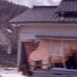 Takako Tokiwa Instagram - 3月18日 珠洲市や輪島市で炊き出しの調整や実践に取り組んでいる「ピースボート」さんにご協力いただき、珠洲市「直小学校」への炊き出しに参加させていただきました。 避難所にもなっている直小学校。 「まれ」の撮影時、ガッツ石松さんや篠井英介さんと一緒に撮ってもらったという写真を見せてくださった方も。避難所にいらっしゃるということは・・・ご自宅は大変な状況なはず。その写真を持ち出してきてくれた思いにチーム「まれ」は皆、感動でした（：；） 避難所生活も長く、高齢者も多くいらっしゃるので全国から保健師の方などが来られてサポートされていました。 ありがとうございます！！ その上の階では学校も始まっており、小学生たちの給食も「ピースボード」さんが毎日作ってくれているらしい。嬉しい。 「いただきます」の挨拶では当番の子が「それでは皆さん、ピースさんの方に向かって・・・いただきます」と（笑）ほかほかの美味しそうなご飯を前に、あたたかい空気が流れていました。 ピースさんが拠点とされている建物を出たところには・・・綺麗な椿が咲いていました。 次なる場所は、チーム「まれ」としては珠洲でロケをさせていただいていた塩田も近い大谷地区。 段々の階段で子供たちとの記念撮影。 私にとっては昨年の奥能登国際芸術祭で朗読劇をさせていただいた「シアターミュージアム」のある場所。 大谷へは道も悪く行きにくいがゆえ、自衛隊も、警察も、消防も、手が回らないらしい。 プライバシーを守る囲いなどもまだ無い状態。 どこにお願いすればいいんだろう・・・。 でも、皆さんは、のんびり、穏やかに、この状況と向き合ってらっしゃる姿に・・・この地区の人たちは常に自然を目の前に向き合ってきたからなのか、人間力がスゴすぎる！と心が震えた。 この避難所には大好きな「つばき茶屋」のさつきさん、さとみさんも。 ２次避難されているから会えないと思っていたら、たまたま炊き出し準備で帰って来られていて、会えたぁぁぁ（：；） 最後の動画は大谷地区の現在です。 倒壊した家家が映ります。 見れないという方は飛ばしてください。 かなりなピッチで復旧が進んでいるのは事実ではありますが・・・時が止まっている場所も、大谷に限らず、まだまだたくさんあります。 早く、ボランティアさんたちが入れるようになりますように。 その時が来たら、みなさん！よろしくお願いいたします♪ @pbv_official #珠洲市立直小学校 #珠洲市立大谷小中学校 @suzu_tsubaki.chaya_noto #大谷の避難所で #子供たちが帰ってくるまでの間に #星稜高校の試合をみんなで見た #良い時間をありがとう #星稜高校 #応援してるからね☺️