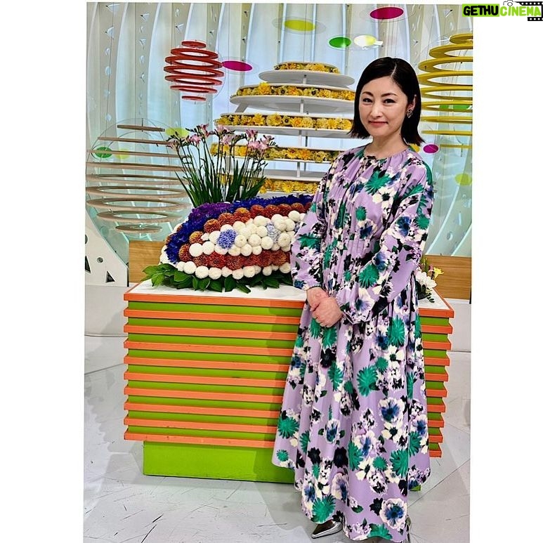 Takako Tokiwa Instagram - 石川テレビ 北陸新幹線第2の開業 ここからつながる未来 北陸新幹が敦賀までつながった記念すべき日に…✨ 本番が始まる前の雑談で石川テレビの稲垣真一アナが仰っていた「なんとかこれを能登に繋げたいんです」の言葉に胸を打たれました😭💦 中継でも、皆さんが心から能登を応援していたことが、印象的でした。 本当にありがとうございました!! 番組が終わるやいなや…局を飛び出し…金沢駅へ。 輪島の御陣乗太鼓を観に! 太鼓のリズムと響きがたまらない。 久しぶりに観れてよかった! そのまま珠洲焼作家の篠原敬さんと、珠洲のギャラリー舟遊びの有加ちゃんとお食事へ。 驚くほどに美味しくて、楽しくて、嬉しくて♫ のんびりお茶なんかもしつつ近況報告も。 素敵な時間でした。 最後は昨年、珠洲市で開催された奥能登国際芸術祭の朗読劇に一緒に出演した珠洲市の高校生3人と夜ご飯へ✨ やっと会えたぁぁぁ😭💦 一緒に笑えるって…こんなに嬉しいんだね。 本当に本当に…大好きな、大切な3人✨ これからも、近況とか聞かせてね♫ @inashinwhite @funa_asobi @muveil_official @shushujojo @yyuiiko @t_i_ban